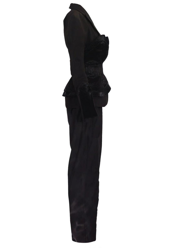 Syrus suit